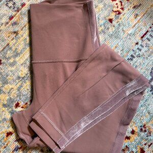 NWOT Lululemon Super High Rise Legging w/ Velvet Accents - Mauve color - Size 8
